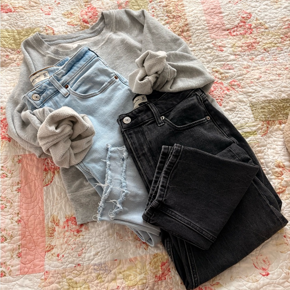Abercrombie & Fitch Light Blue and Black Ankle Jeans